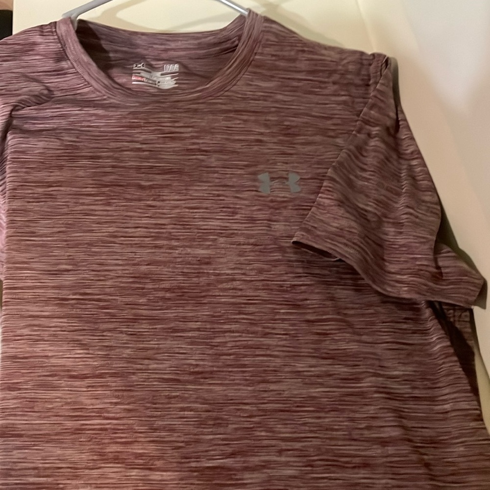 Lg women’s under Armour  loose short sleeved tee